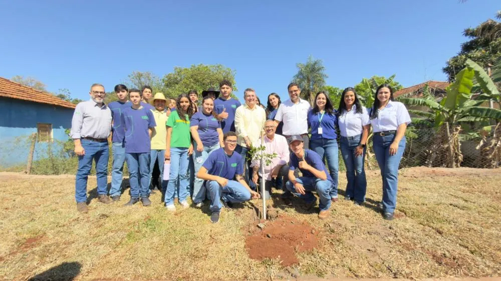 Suzano doa mais de 700 mudas de ipês à Prefeitura de Ribas do Rio Pardo (MS)