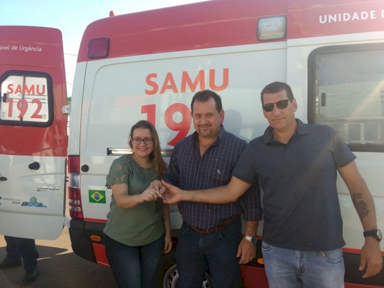 RIBAS DO RIO PARDO - Prefeitura recebe ambulância do SAMU
